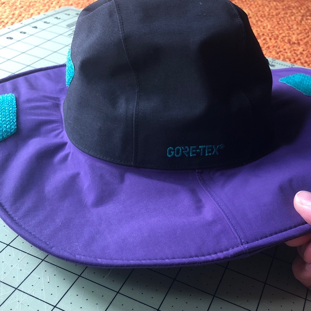 Outdoor Research Black, Purple & Teal Wide-Brim Gore-Tex Rain Hat size small - Picture 3 of 7